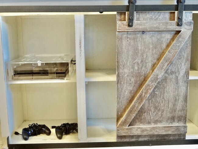 Foto del edificio - 6 month to 1year Fully Furnished Rental