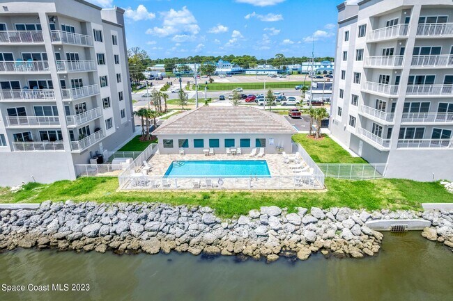 Building Photo - 1805 Riverside Dr