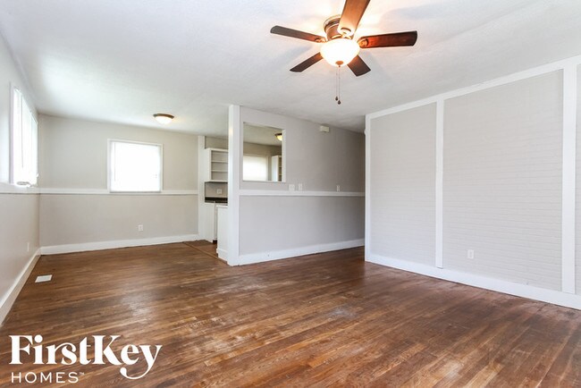 Building Photo - 4335 S Lynhurst Dr