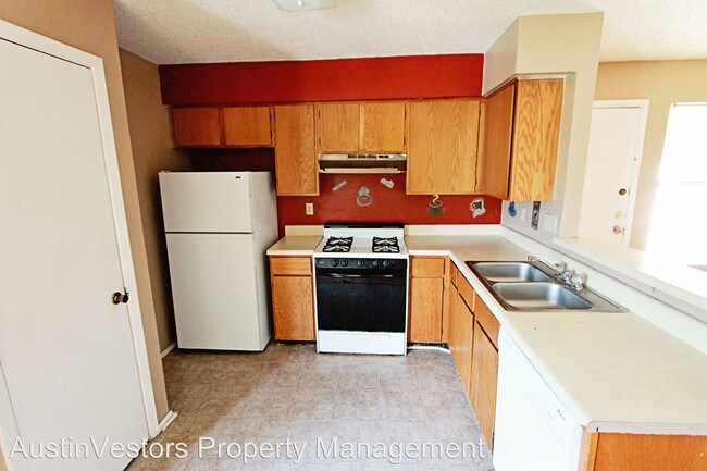 Building Photo - 211 SportClips Way