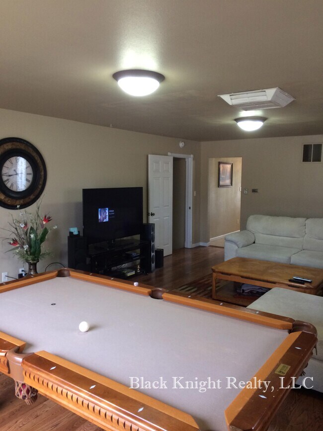 Foto del edificio - 470 E Scenic Dr