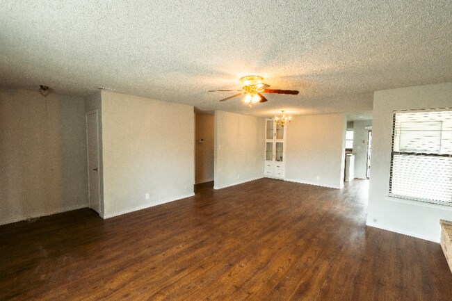 Building Photo - 624 Fern Meadow Dr