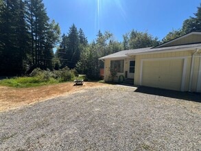 Building Photo - 1496 Saddle Club Rd SE