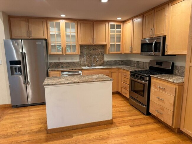 Foto del edificio - Beautiful single level townhome in Pleasant Hill with 2 car attached garage!