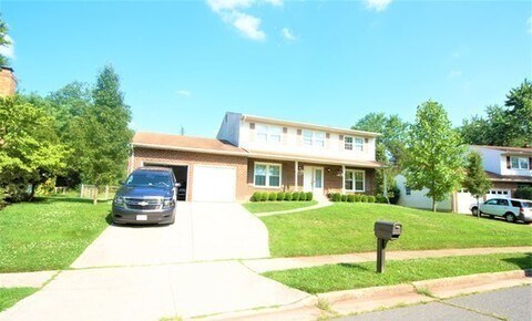 Building Photo - Spacious 4Bd/2.5Bth Single-Family Home with Garage & Fenced Yard – Prime Location!