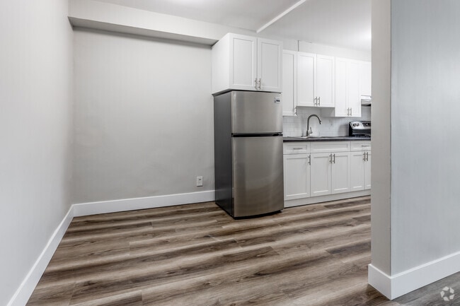 1BR, 1BA - Dining Room - The Greystone