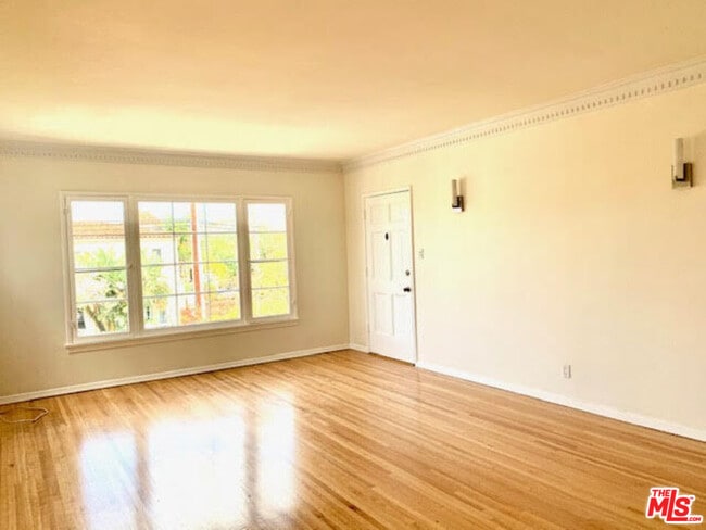 Building Photo - 356 S La Jolla Ave