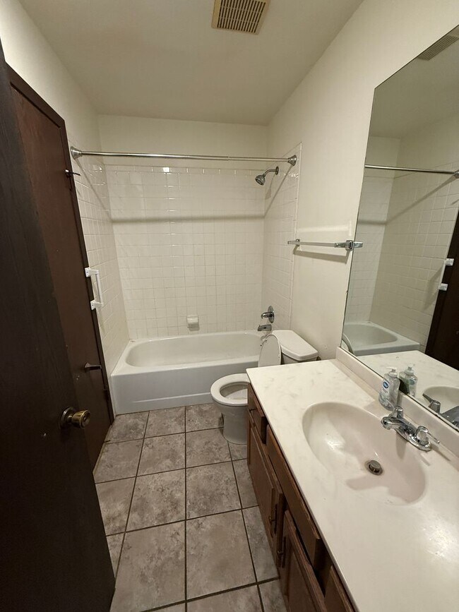 Building Photo - 3 bedroom, 2 bath new Centennial Lake