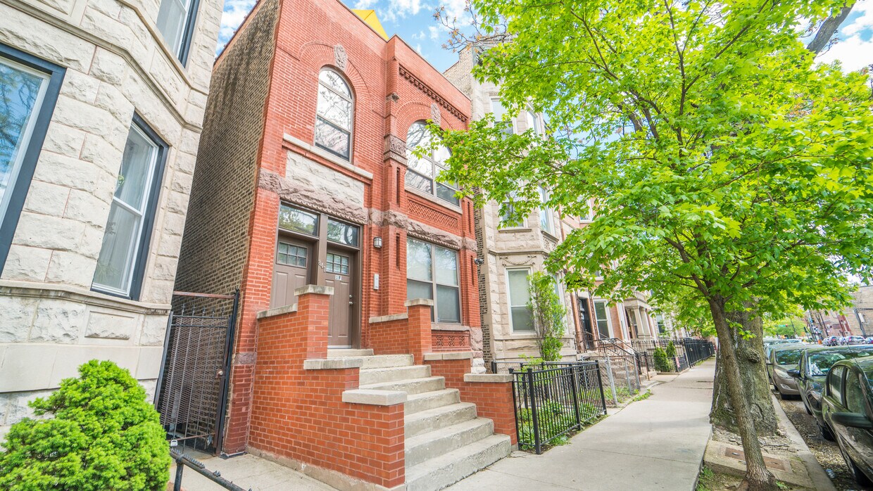 Primary Photo - 847 N Damen Ave