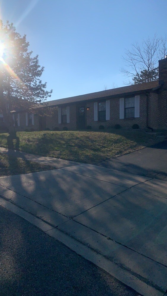 Foto del edificio - 1447 Minstrel Dr