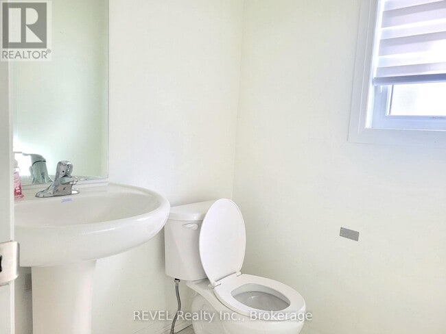 Building Photo - 171 Bur Oak Dr