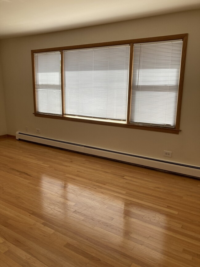 Living Room - 6861 N Overhill Ave