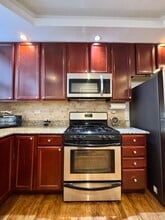 Building Photo - 7048 N Damen Ave