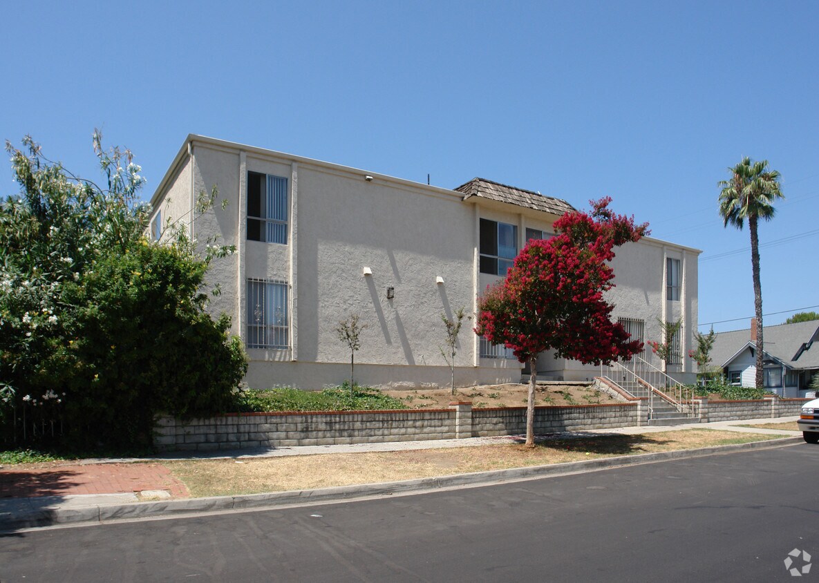 Foto del edificio - 4590 Date Ave