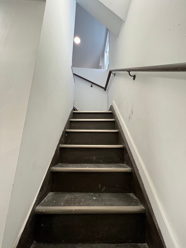 18 Rankin St Unit Attic, Elizabeth, NJ 07206 Apartments in Elizabeth