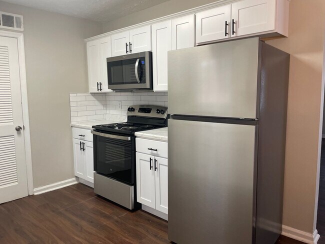 Building Photo - $500 OFF RENT! BEAUTIFUL CHARMING 2 BED/2B...