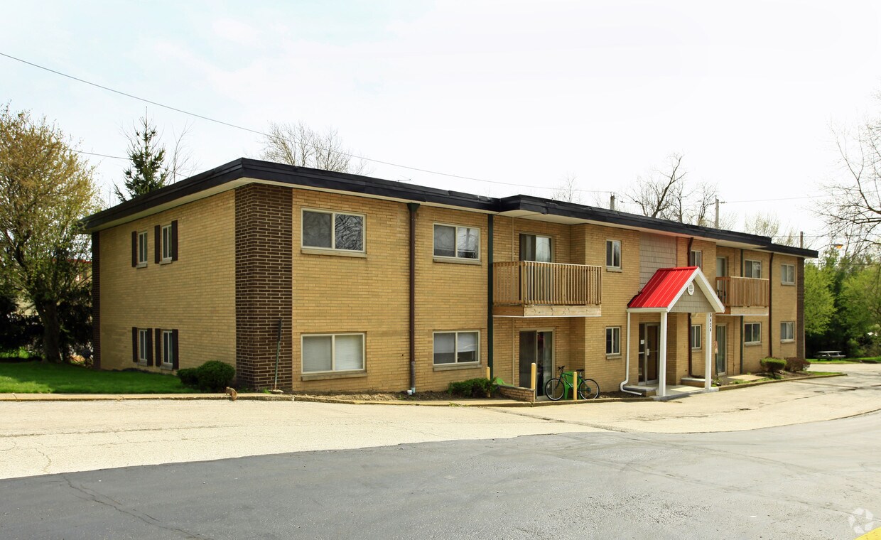 Creekside Landings Apartments Parma Heights Oh Apartments Com