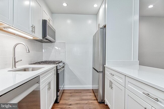 Foto del edificio - 5812 Cove Landing Rd