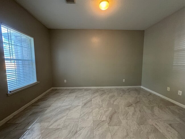 Foto del edificio - 2730 Coyote Trail Dr