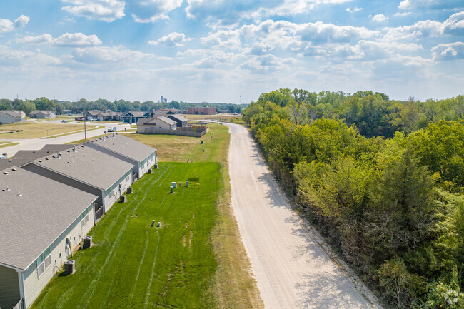 Foto del edificio - Redbud Twin Homes