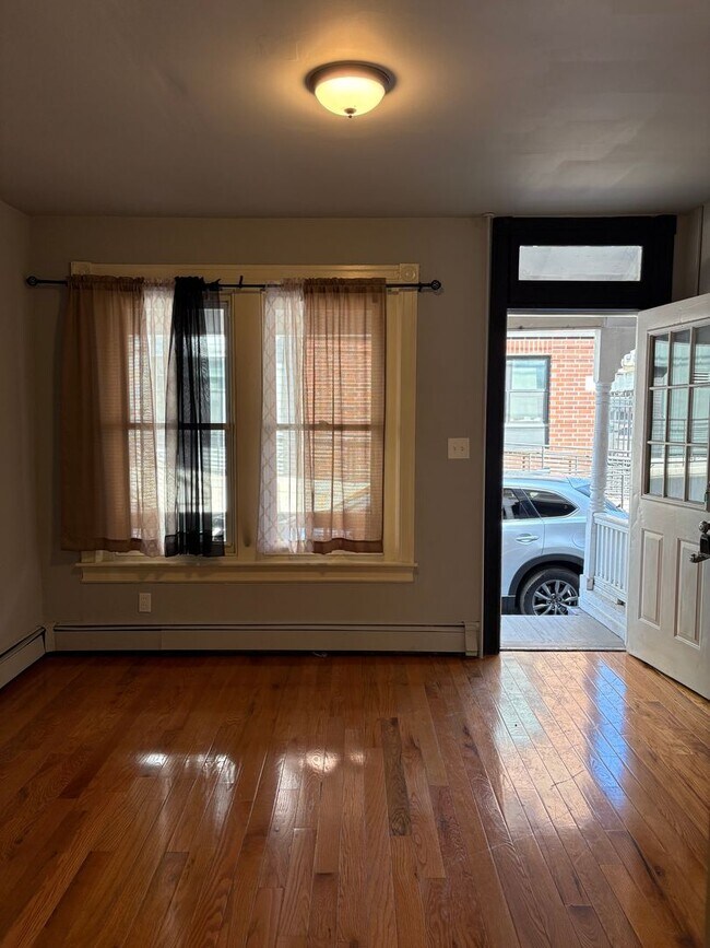 Foto del edificio - 948 W Maple St