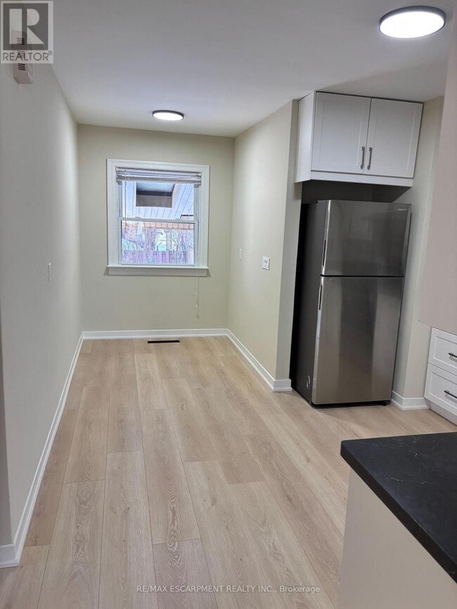 Building Photo - 98 Brady St