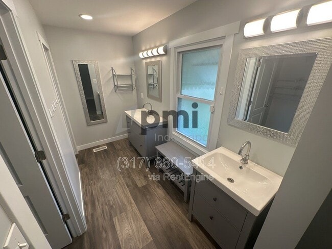 Foto del edificio - 7056 Caroline Ave