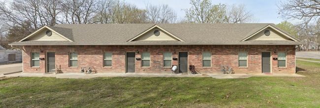 Building Photo - 401 S Davis Ave