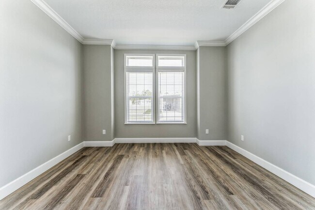 Foto del edificio - 3117 Walden Shores Blvd