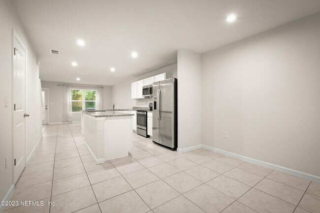 Building Photo - 5939 Creekside Crossing Dr