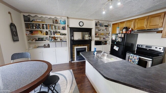 Building Photo - 4 br, 1 bath Duplex - 416 Olive St Unit 1