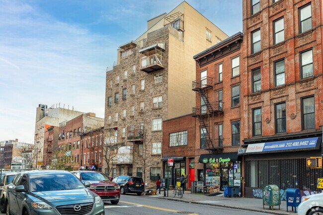 Building Photo - 190-192 Broadway