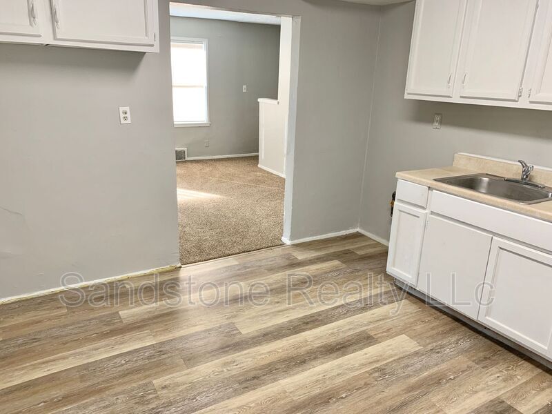 Foto principal - 908-916 N Central Dr