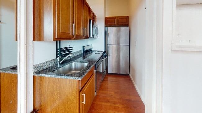 Building Photo - Dupont Circle Studio Apartment W/Roof Top ...