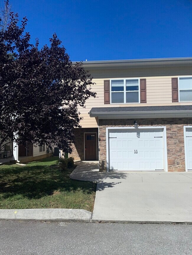 6846 Palms Ct, Chattanooga, TN 37421 Townhouse for Rent in