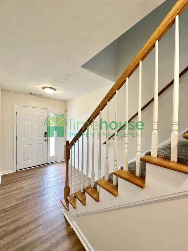 Foto del edificio - 1323 Hoover Ave