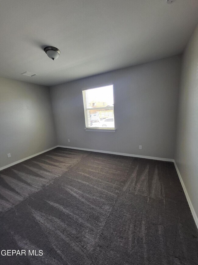 Building Photo - 12619 Zollinger Ave