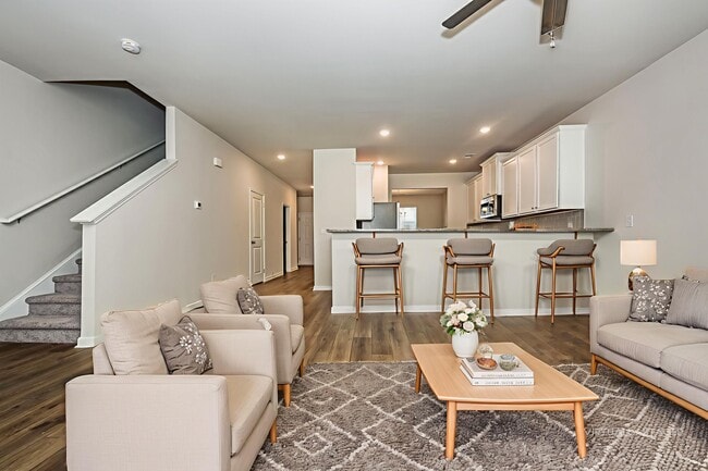 Building Photo - 3575 Saratoga Cir