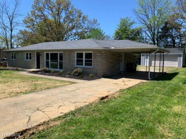 Building Photo - 4 br, 1.5 bath House - 376 E. Lakeview dr.