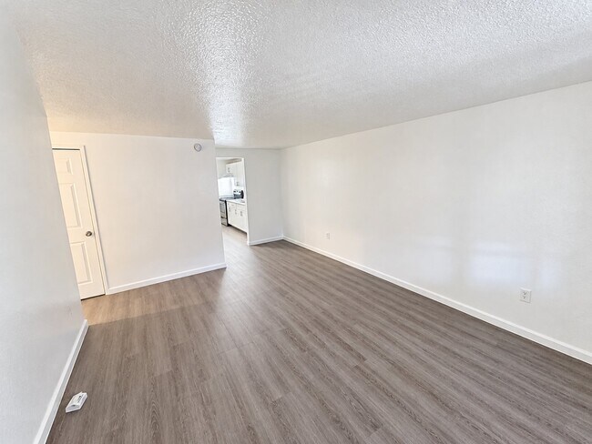 Foto del edificio - 8101-8195 W 9th Ave
