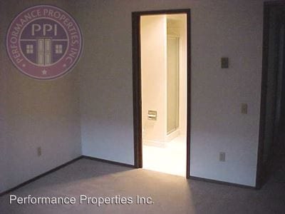 Building Photo - 29935-29945 SW Montebello Dr