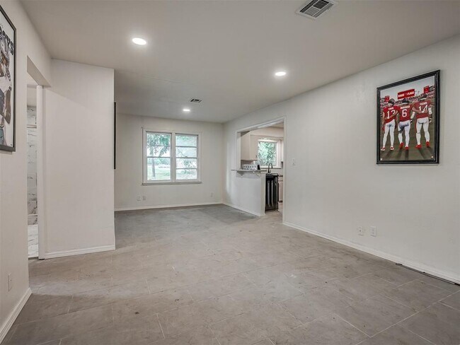 Building Photo - 1512 Bedford Ln