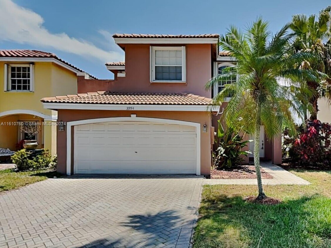 Foto principal - 3994 Crescent Creek Dr