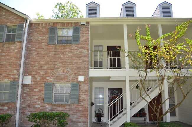 Building Photo - 13012 Trail Hollow Dr