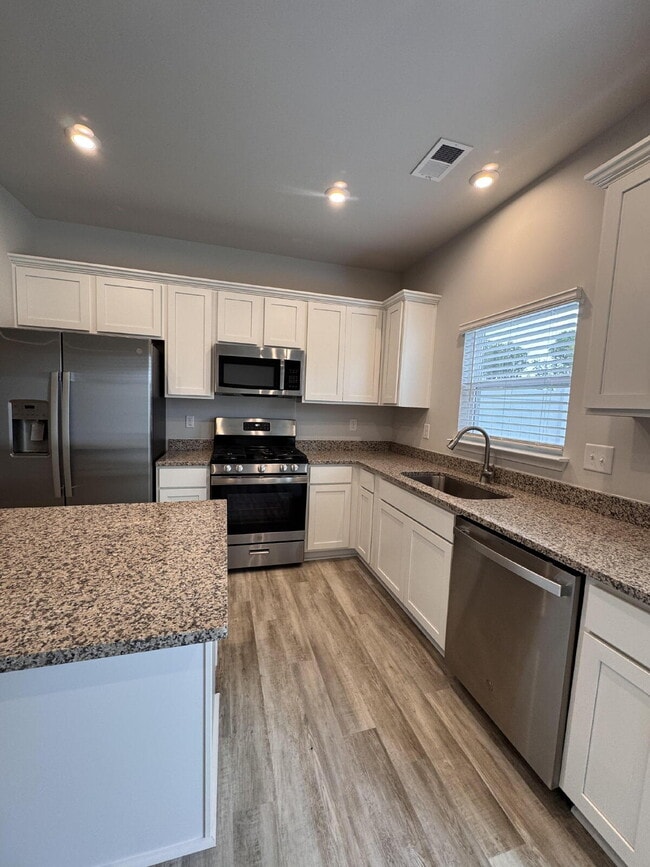 Building Photo - PRICE REDUCED! Modern 3-Bed Townhome in Greer — Stylish Design & Community Perks in Prime Location!