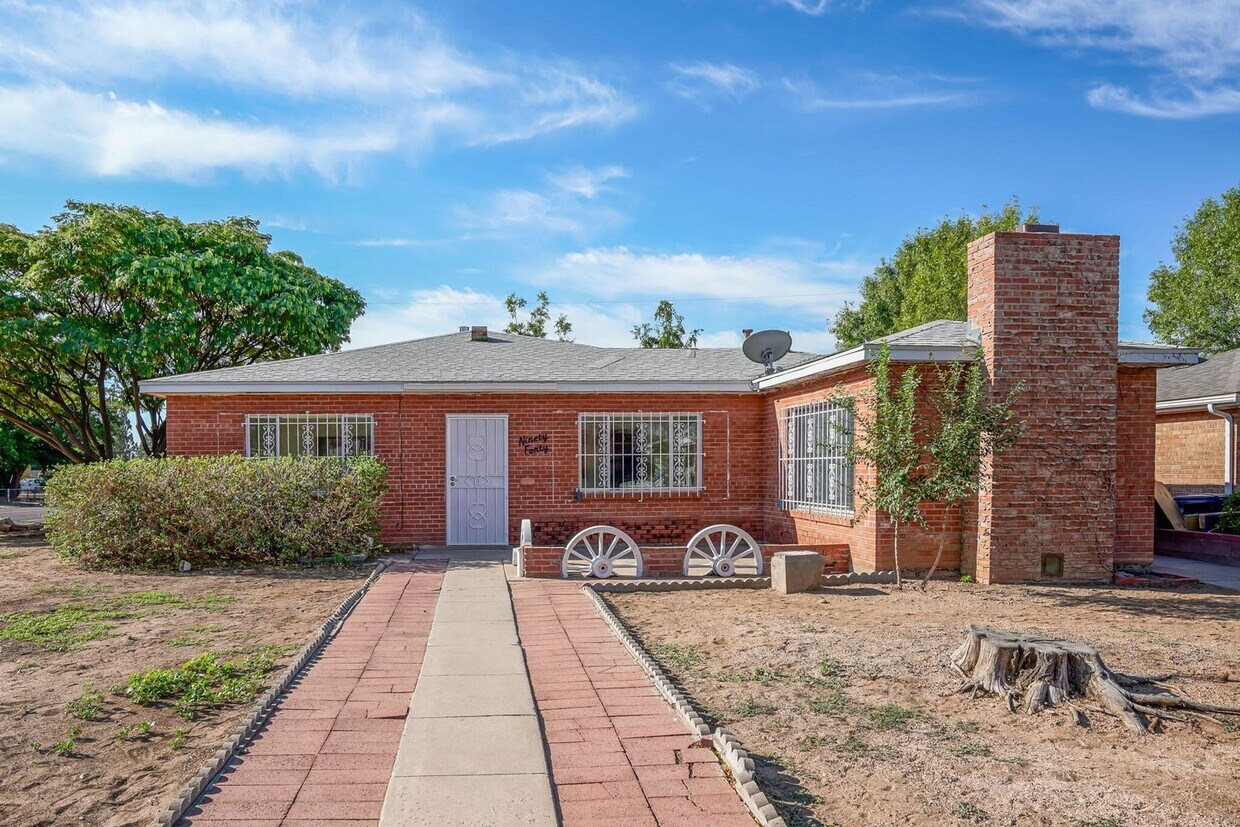 9040 Los Arboles Ave NE, Albuquerque, NM 87112 House Rental in