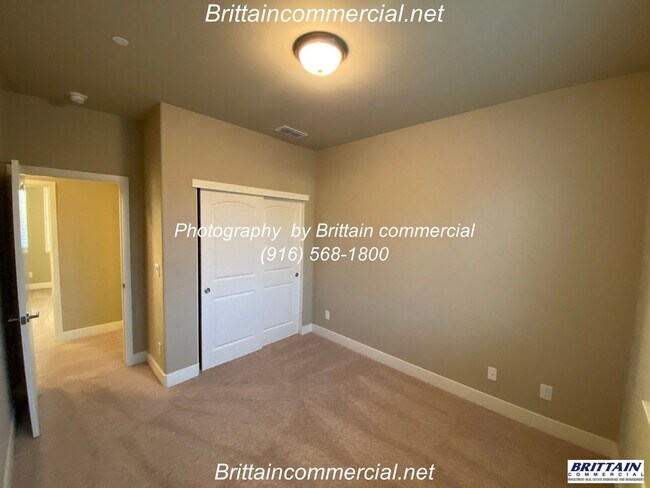 Building Photo - Stunning 3 Bedroom, 2.5 Bath Single Family Home, Gated Community, Beautiful Inside & Out!