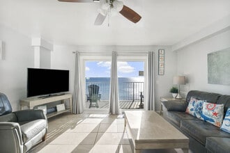 Building Photo - 8743 Thomas Dr