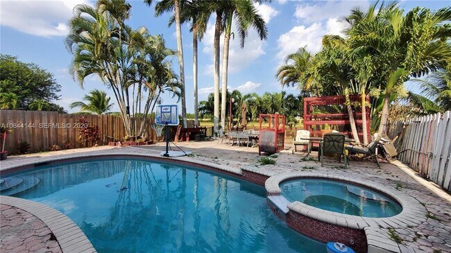 Foto del edificio - 4430 SW 82nd Way