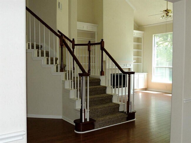 Building Photo - 10802 Silverado Trace Dr